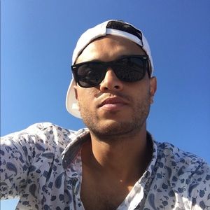 Meet your Posher, Momohamed